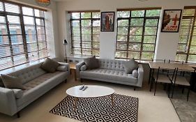 The Aviator Apartment - Farnborough - Allocated Parking, Wi-Fi & Self Check-In